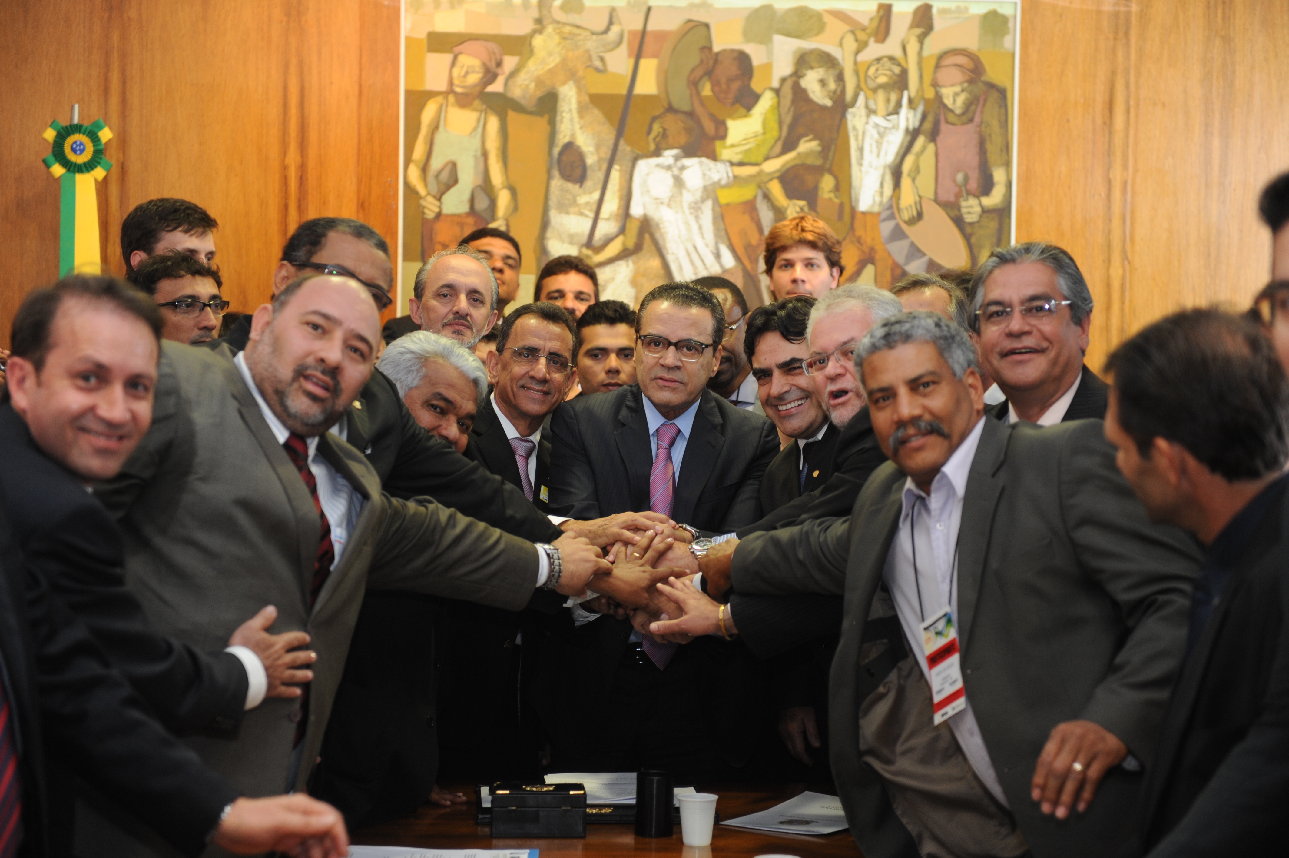 Presidente anuncia instalação de comissões para analisar PECs que ampliam poder de vereadores