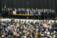 Presidente convida índios para negociação e plenário retoma votações