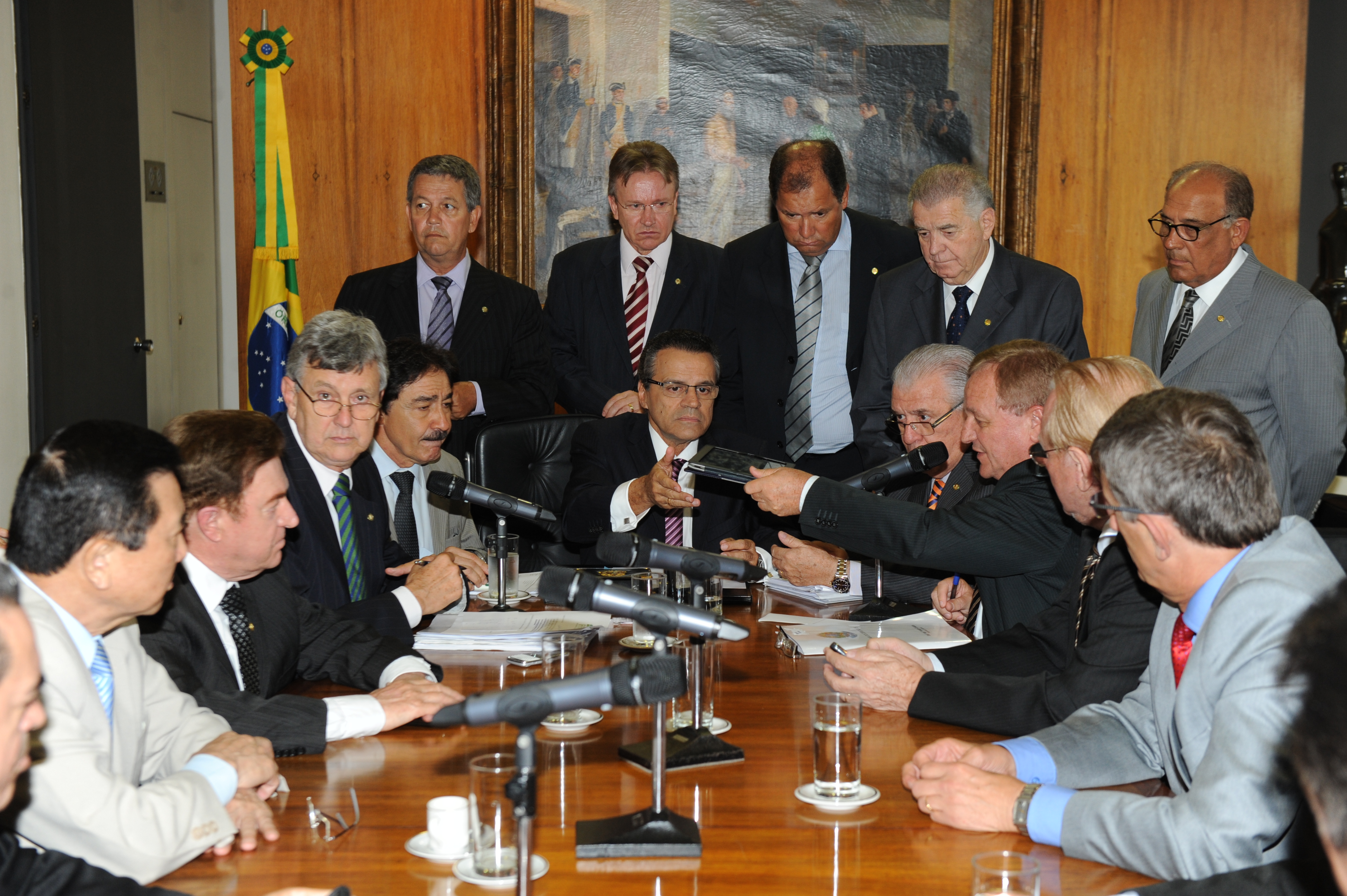 Presidente cria comissão para revisar regulamentação de motoristas