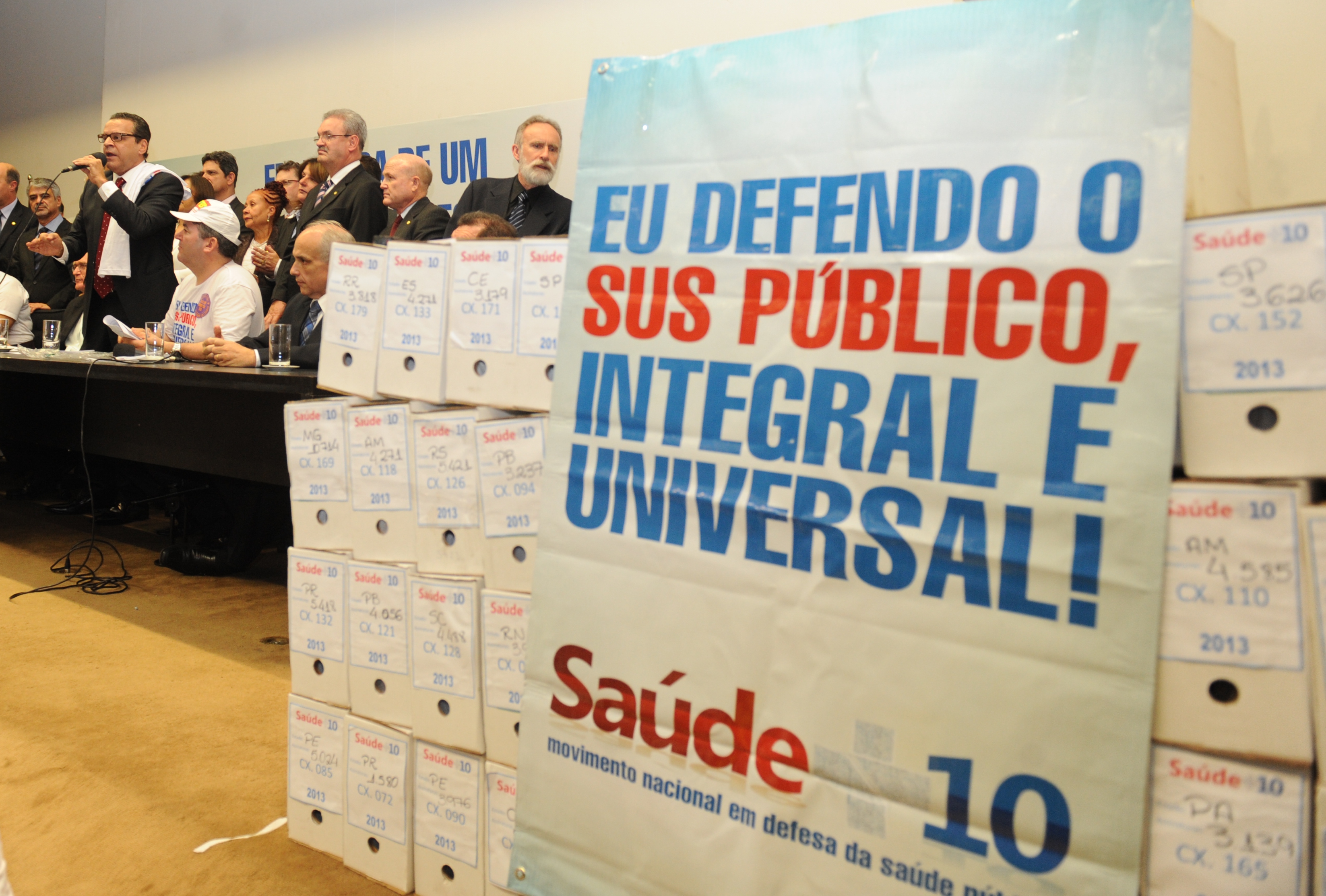 Presidente da Câmara recebe projeto que dá 10% da receita para Saúde