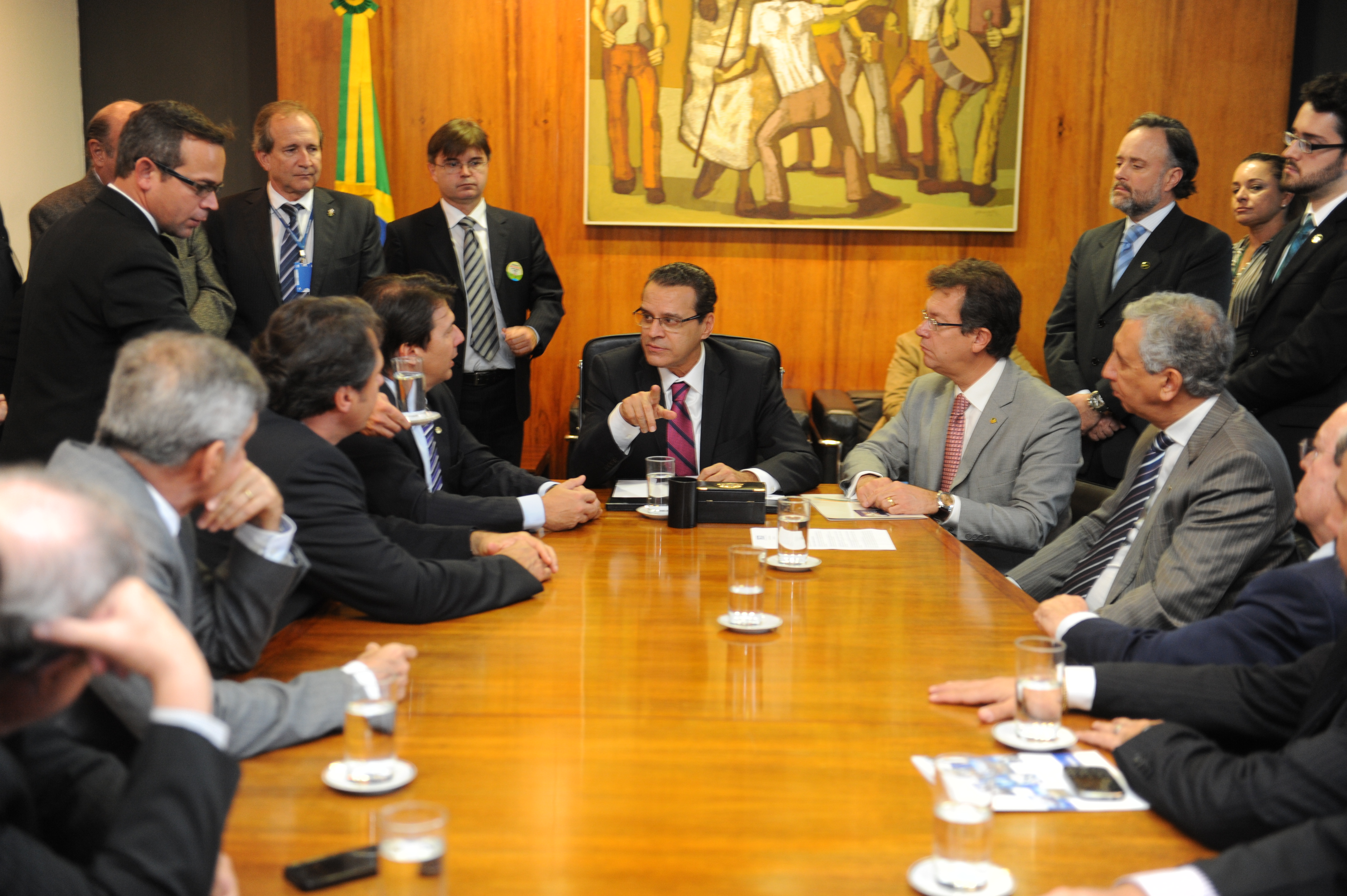 Presidente discute normas para terceirização com empresários e Ministério Público