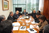 Presidente fecha acordo e adia votação de Serviço Social Ferroviário