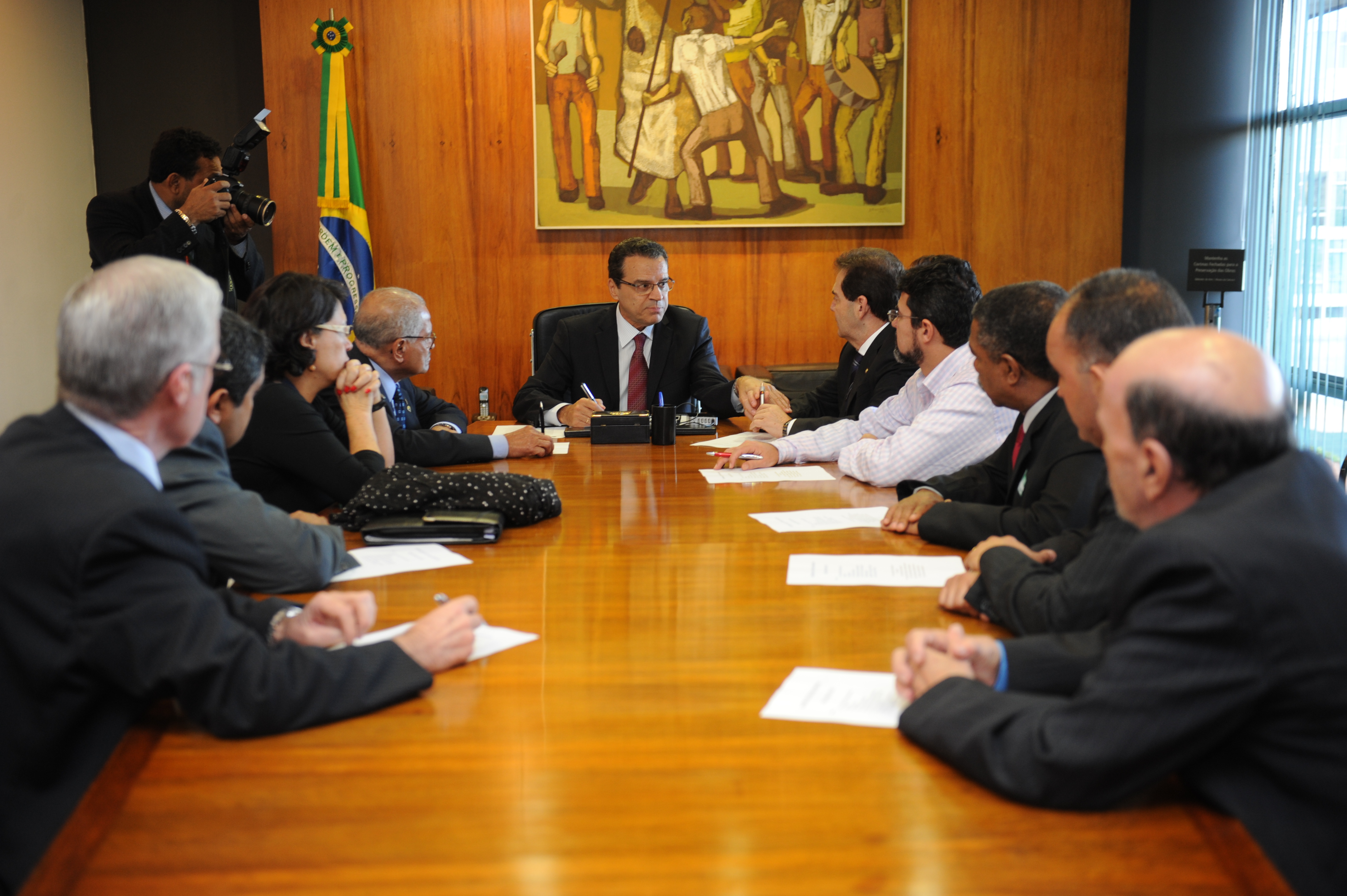 Presidente recebe centrais e concorda em adiar votação de normas para terceirização