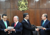 Presidente recebe proposta de plebiscito e decide criar grupo de trabalho