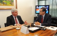 Procurador Geral da República entrega relatório de atividades a Henrique Alves