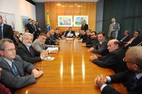 Sindicalistas apresentam a Henrique Alves lista de prioridades para 2014