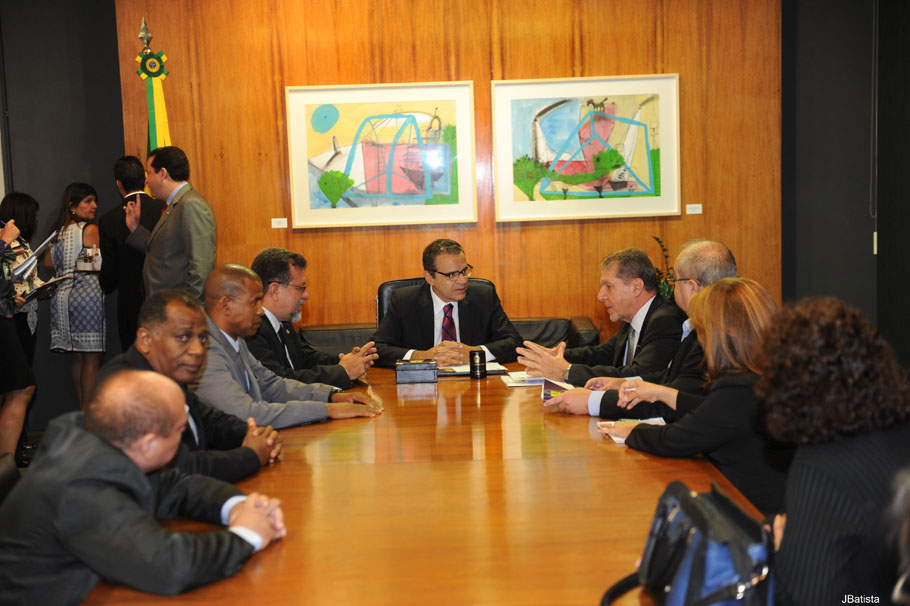 Teleoperadores pedem votação de projeto sobre carga horária