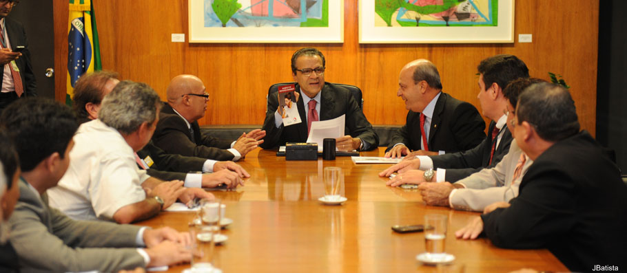 UGT e Proteste apresentam sugestões para melhorar qualidade dos serviços na área de telecomunicação