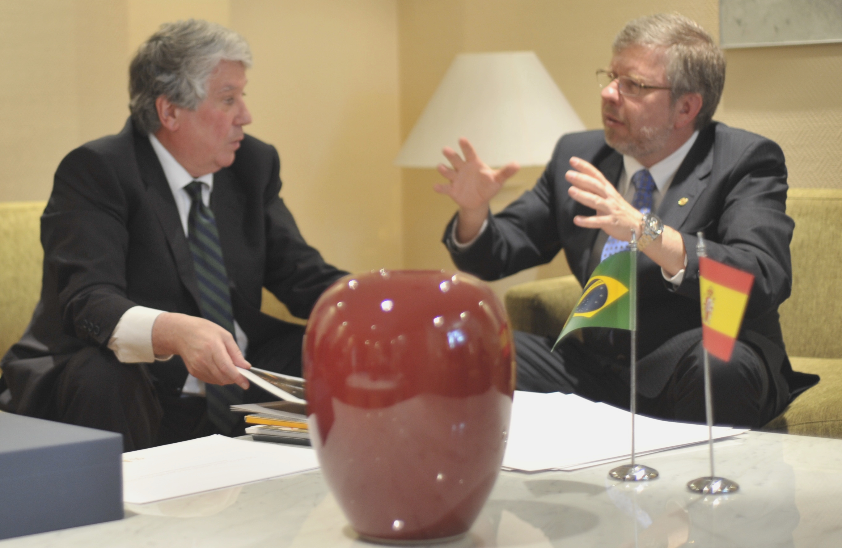 “Estamos rendidos ao desenvolvimento do Brasil”, afirma presidente do Congresso Espanhol