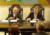 Câmara e Senado assinam acordo para implantação da TV digital no país