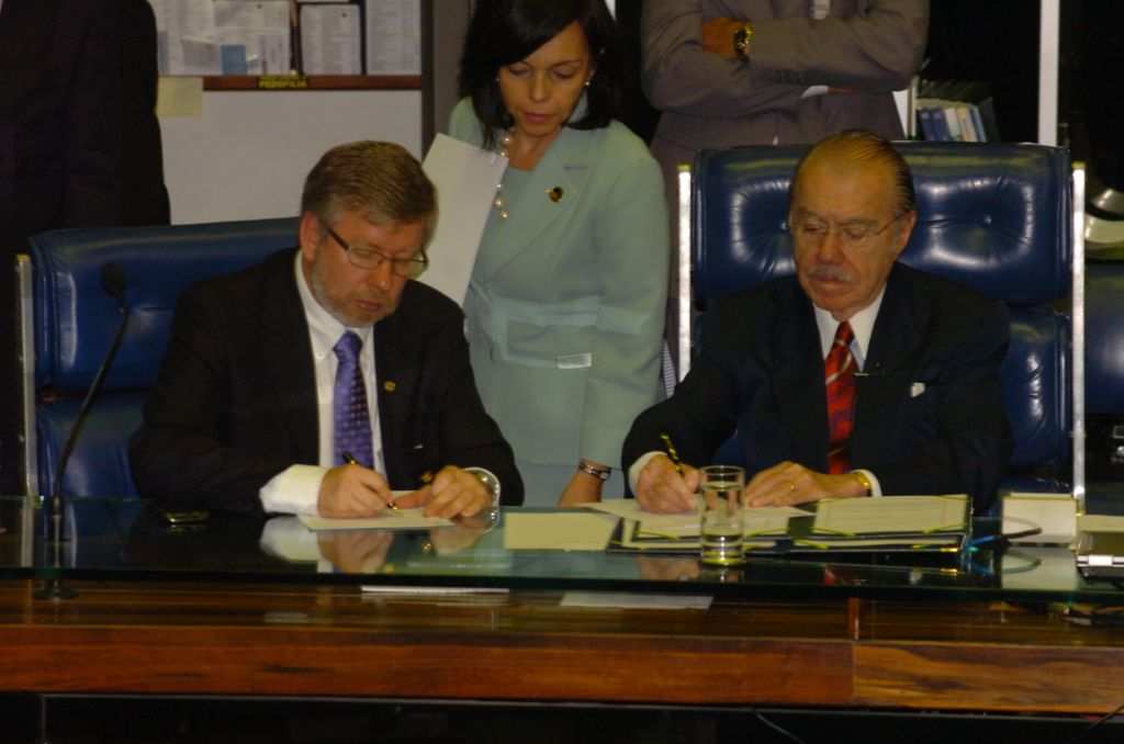 Câmara e Senado promulgam EC que prorroga Fundo de Combate à Pobreza