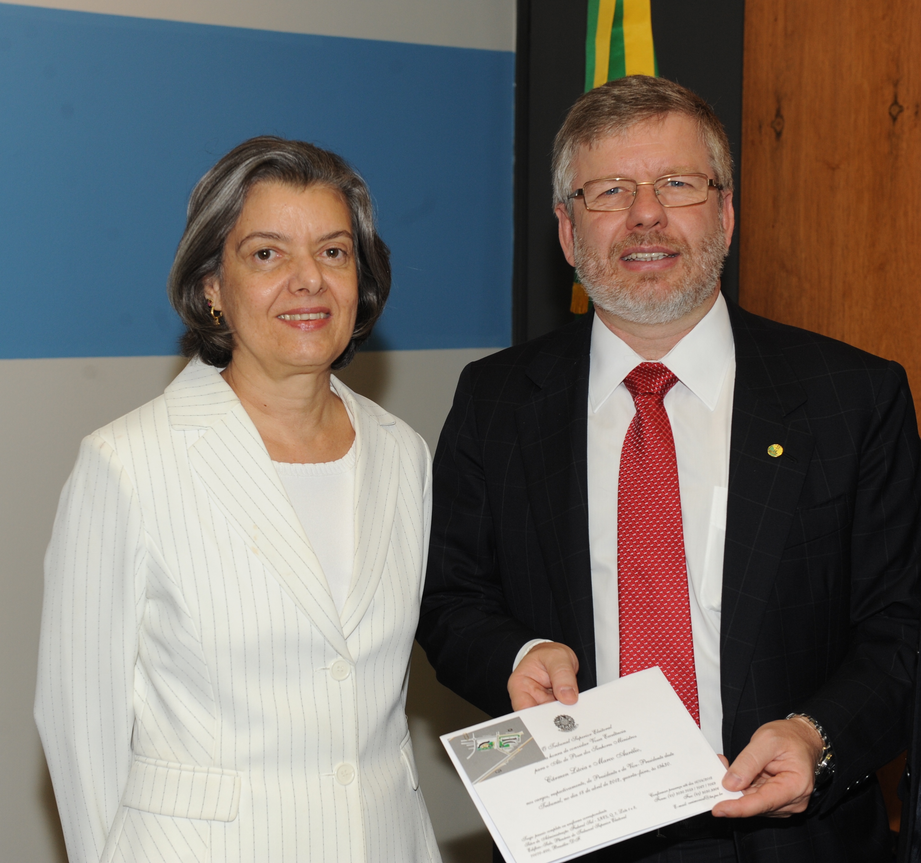 Cármen Lúcia entrega convite de posse para Marco Maia