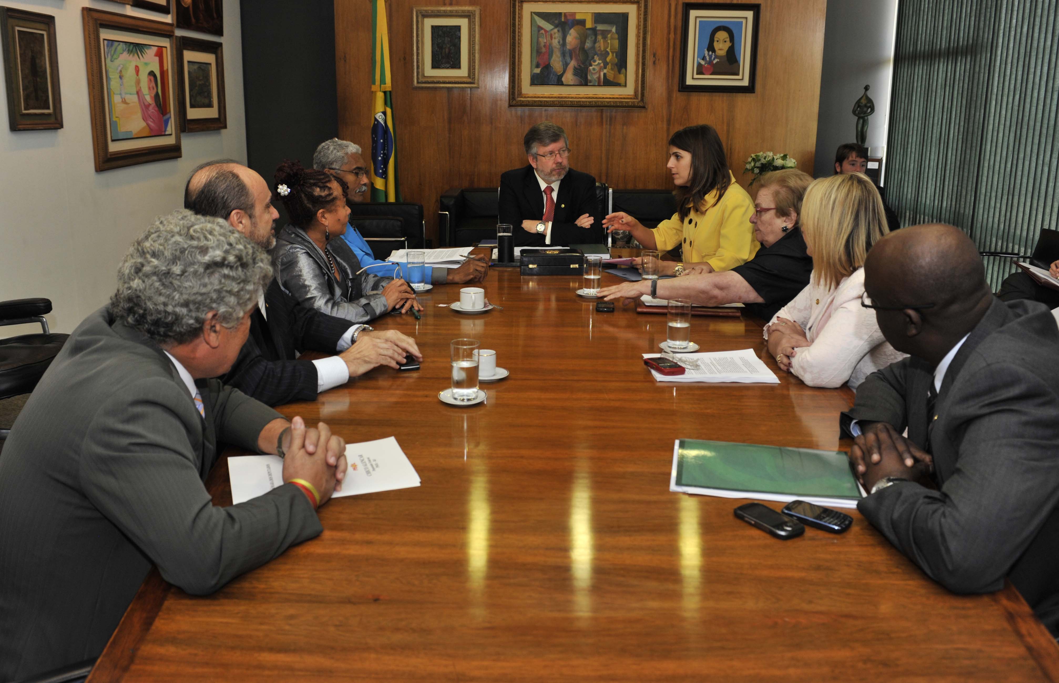 Comissão de Direitos Humanos debate pauta com Marco Maia