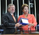 Dilma recebe homenagem no Congresso Nacional