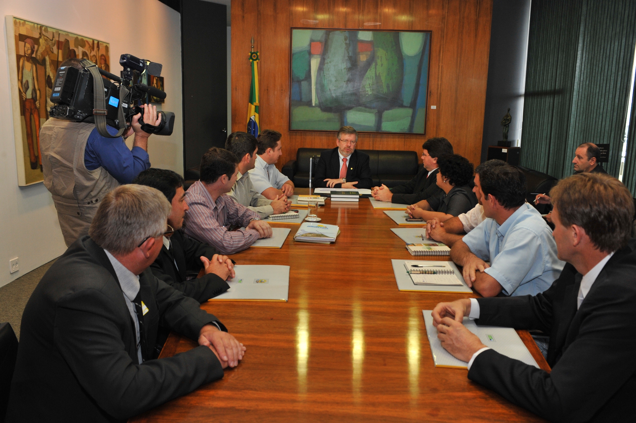 Entidades da agricultura familiar visitam Presidente da Câmara