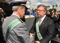 Marco Maia é agraciado com a Medalha do Mérito Militar