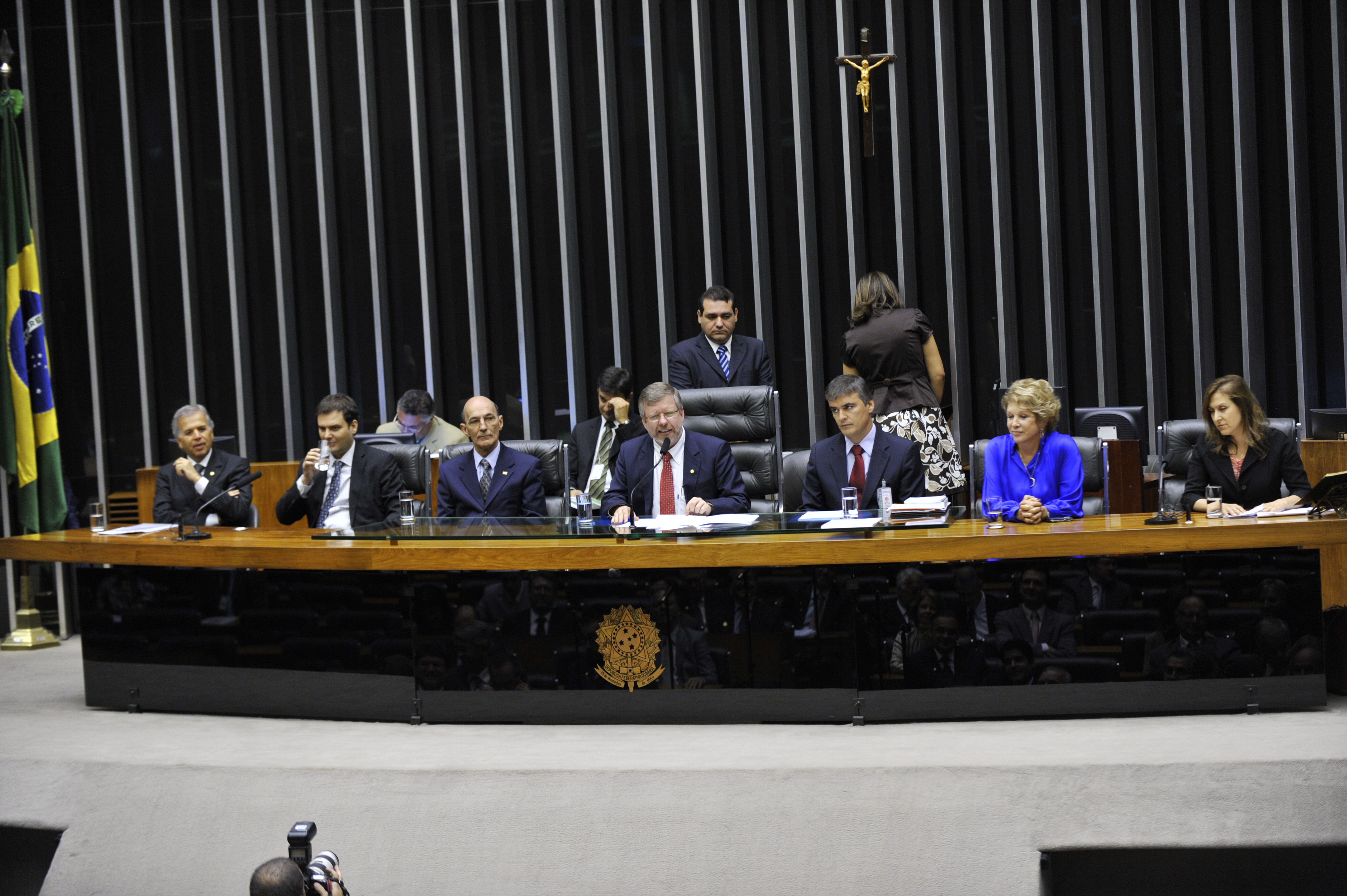 Marco Maia preside Sessão Solene em homenagem aos 90 anos do jornal Folha de São Paulo