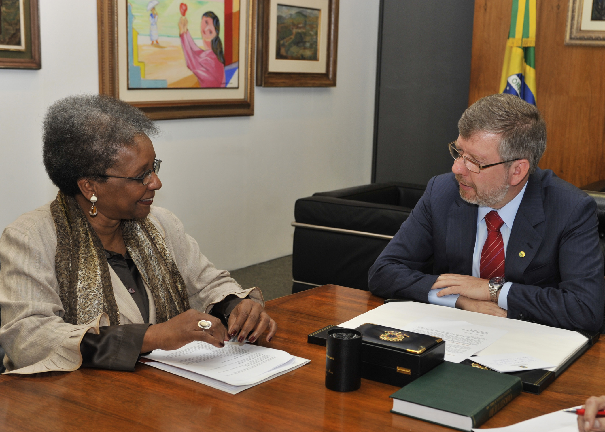 Marco Maia recebe a ministra de Políticas de Promoção Racial, Luiza Bairros