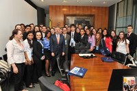 Marco Maia recebe alunos participantes do Parlamento Jovem