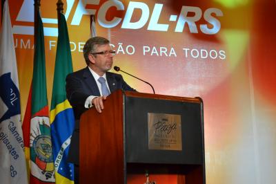 Marco Maia recebe Prêmio Mérito Lojista