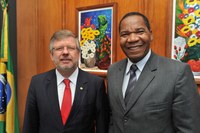 Marco Maia recebe reitor da Faculdade Zumbi dos Palmares