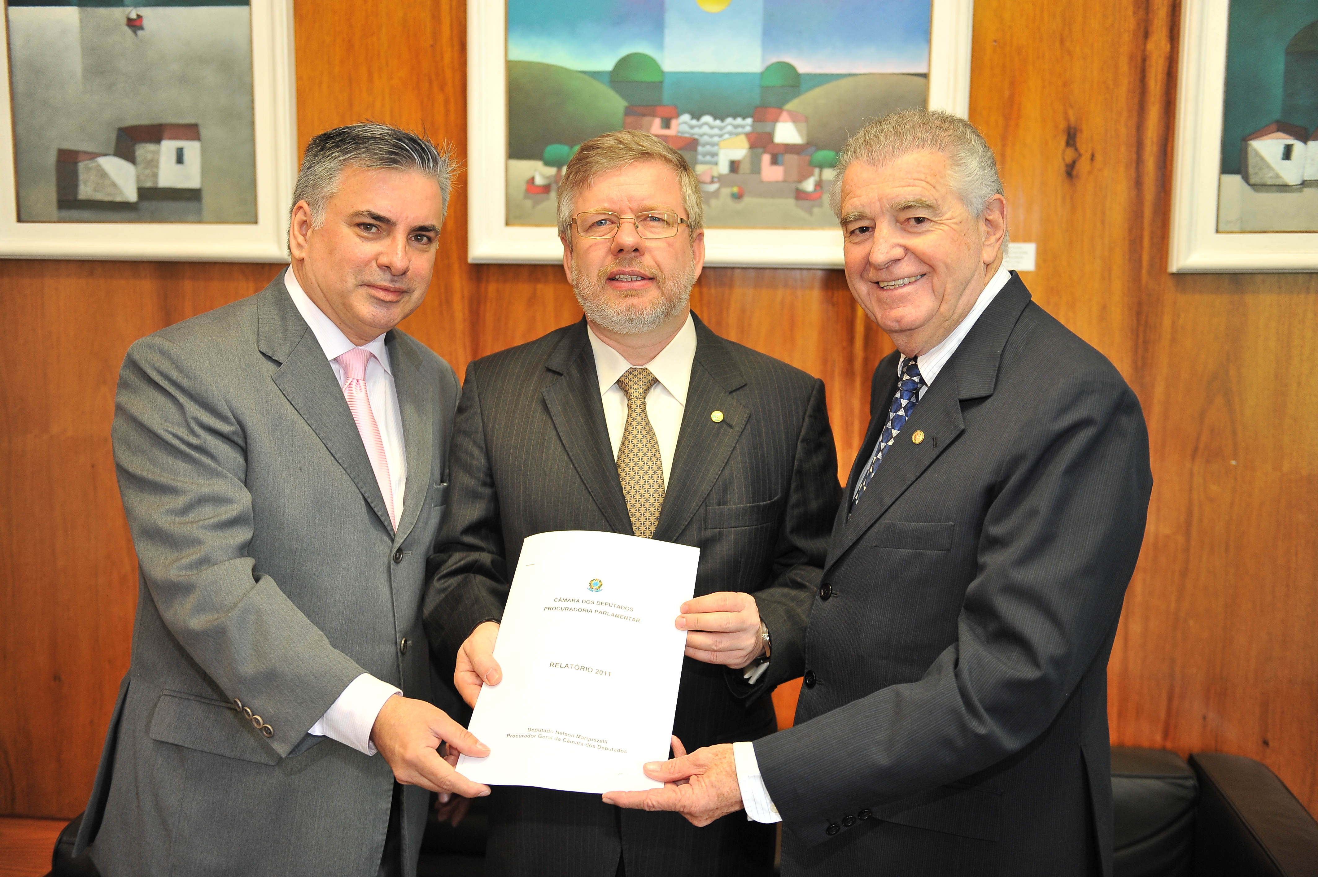 Marco Maia recebe relatório da Procuradoria Parlamentar