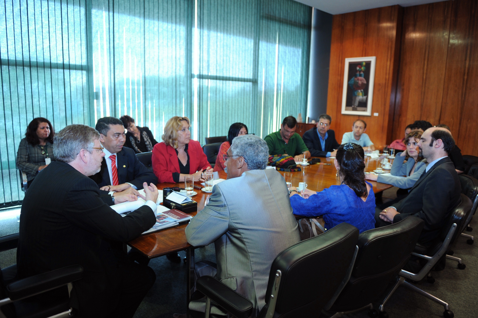 Marco Maia recebe relatório sobre a violência contra o povo indígena Guarani-Kaiowá