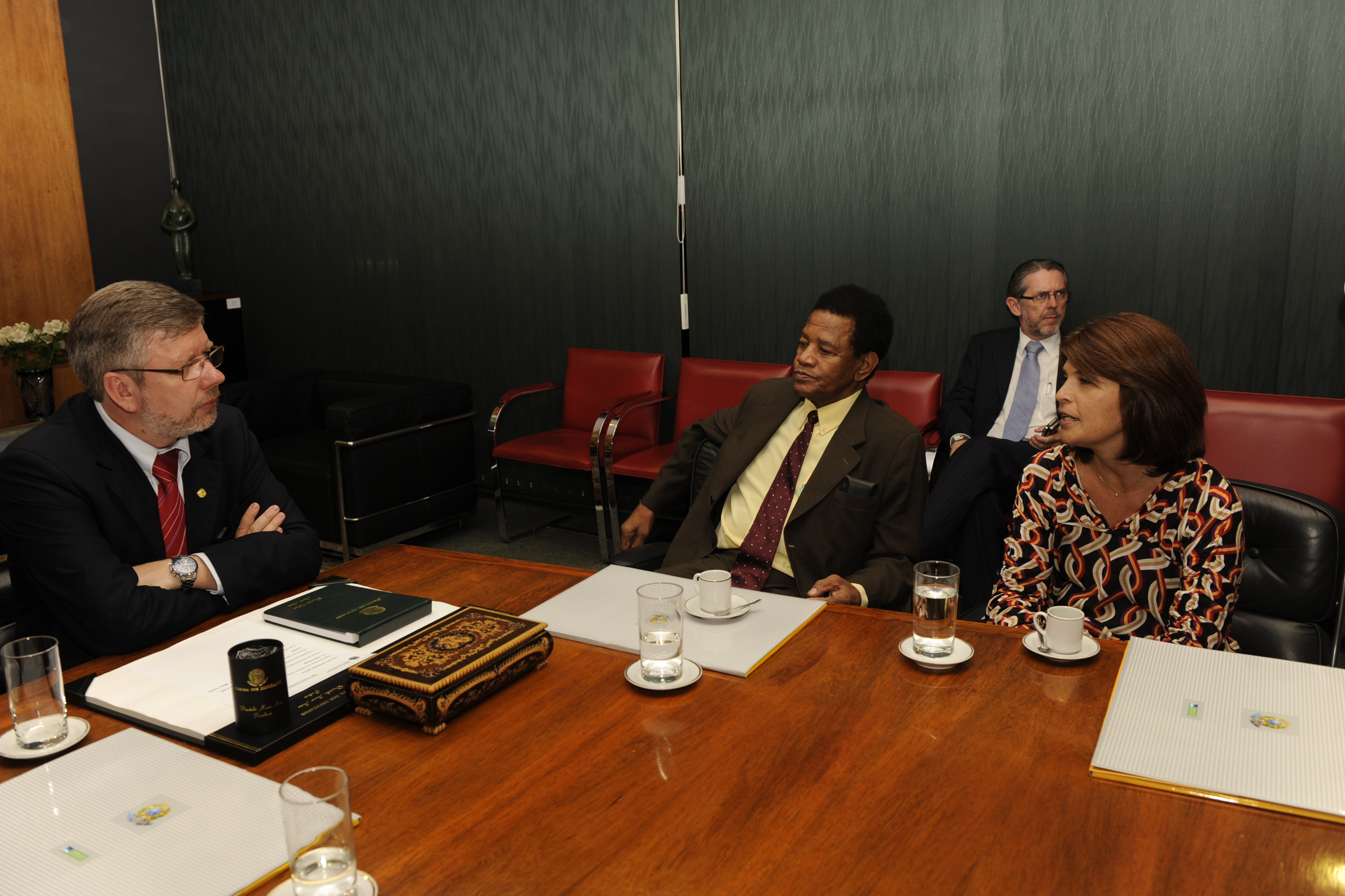 Marco Maia recebe representante do Ecad e artistas