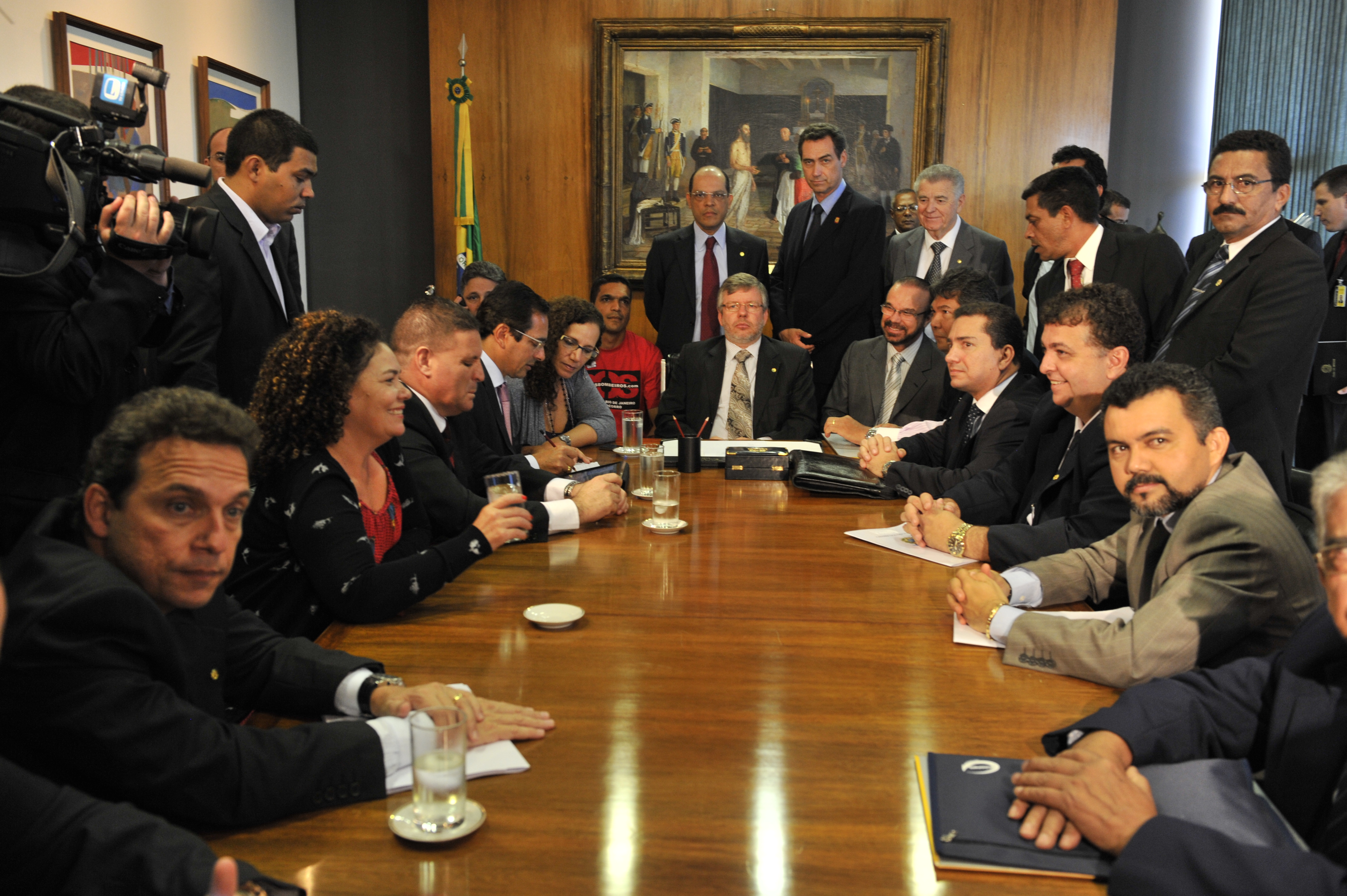 Marco Maia recebe representantes de policiais para tratar da PEC 300