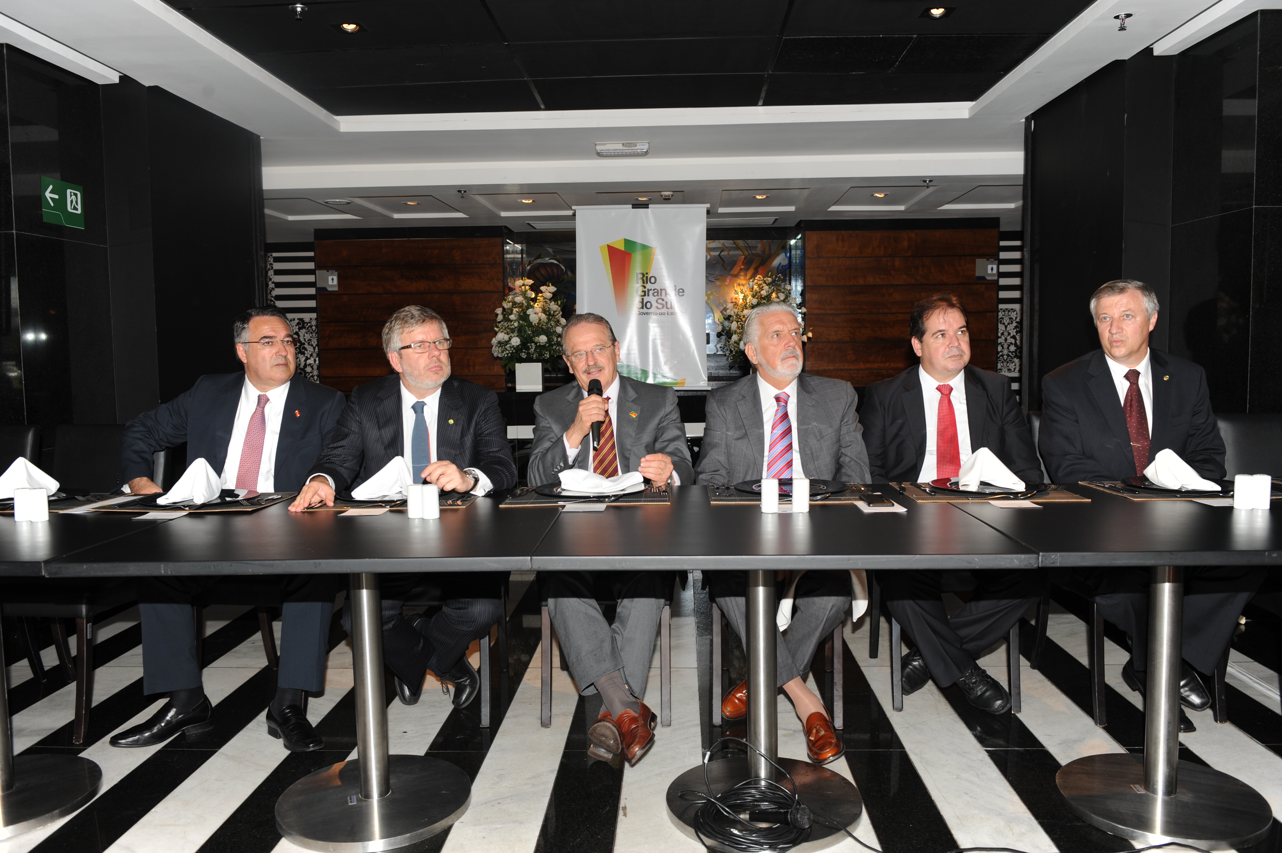 Marco Maia reúne-se com governadores para discutir alterativas de renegociação das dívidas com a União