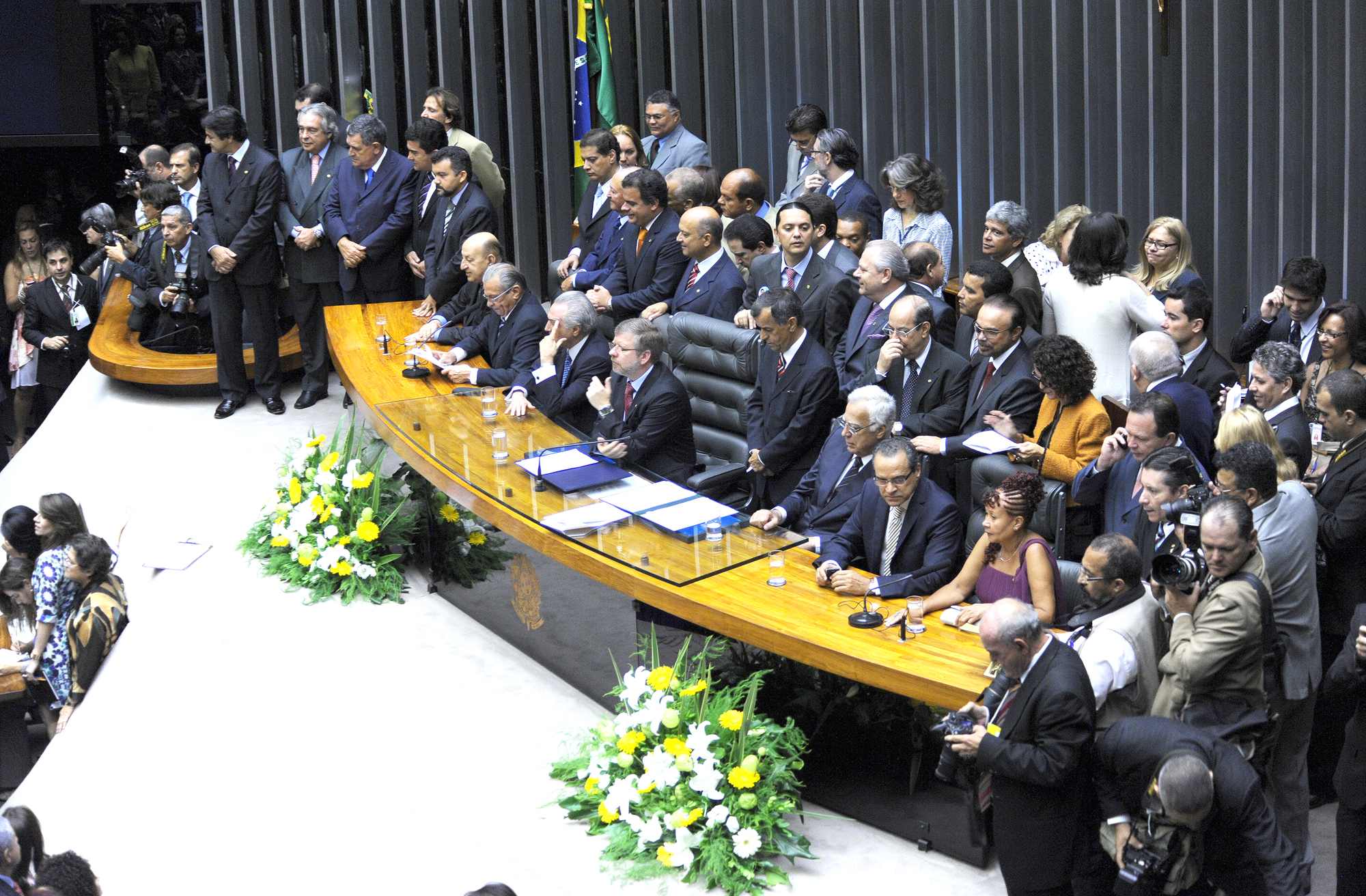 Marco Maia saúda deputados em posse na Câmara