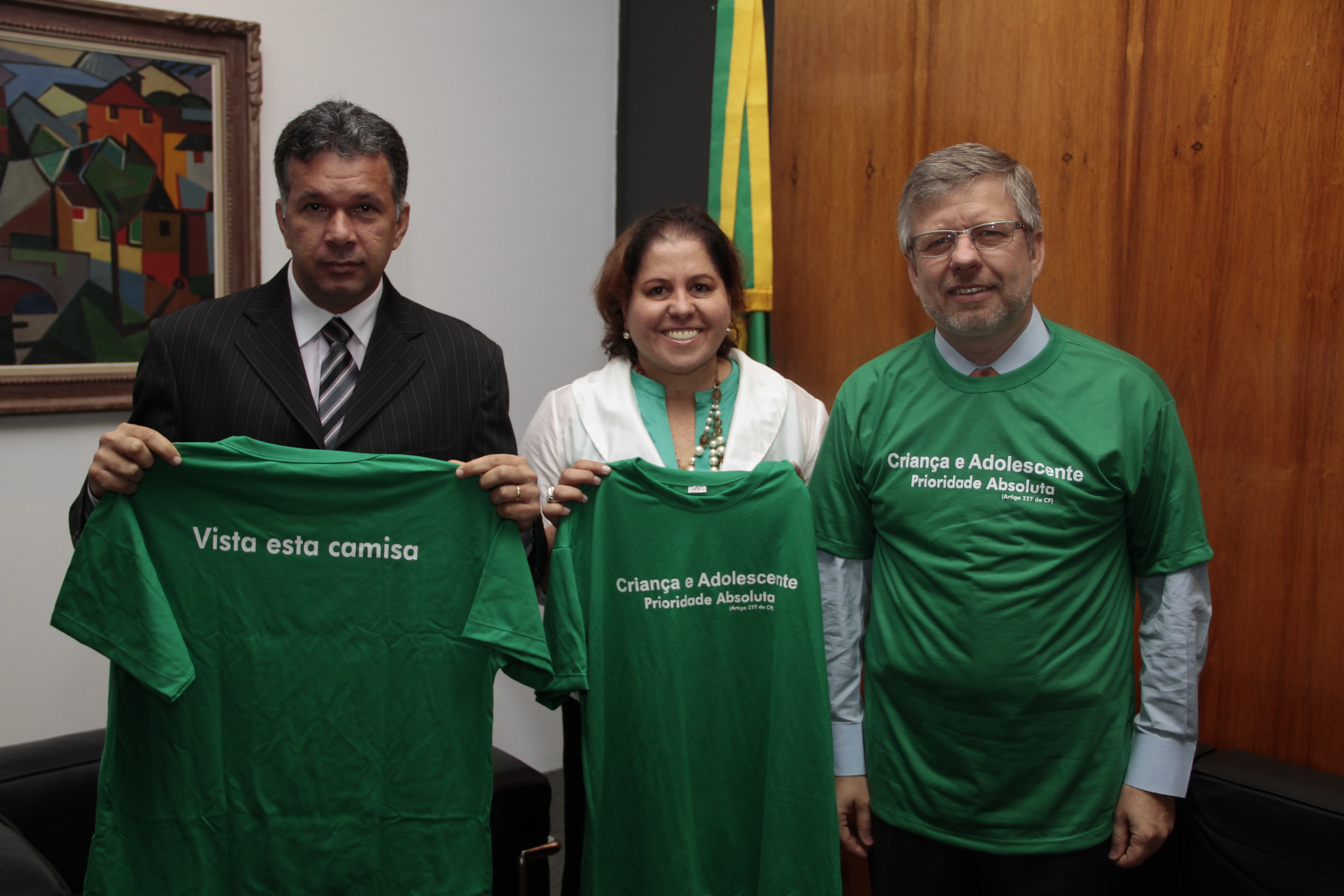 Marco Maia veste a camisa da campanha “criança e Adolescente: prioridade Absoluta”
