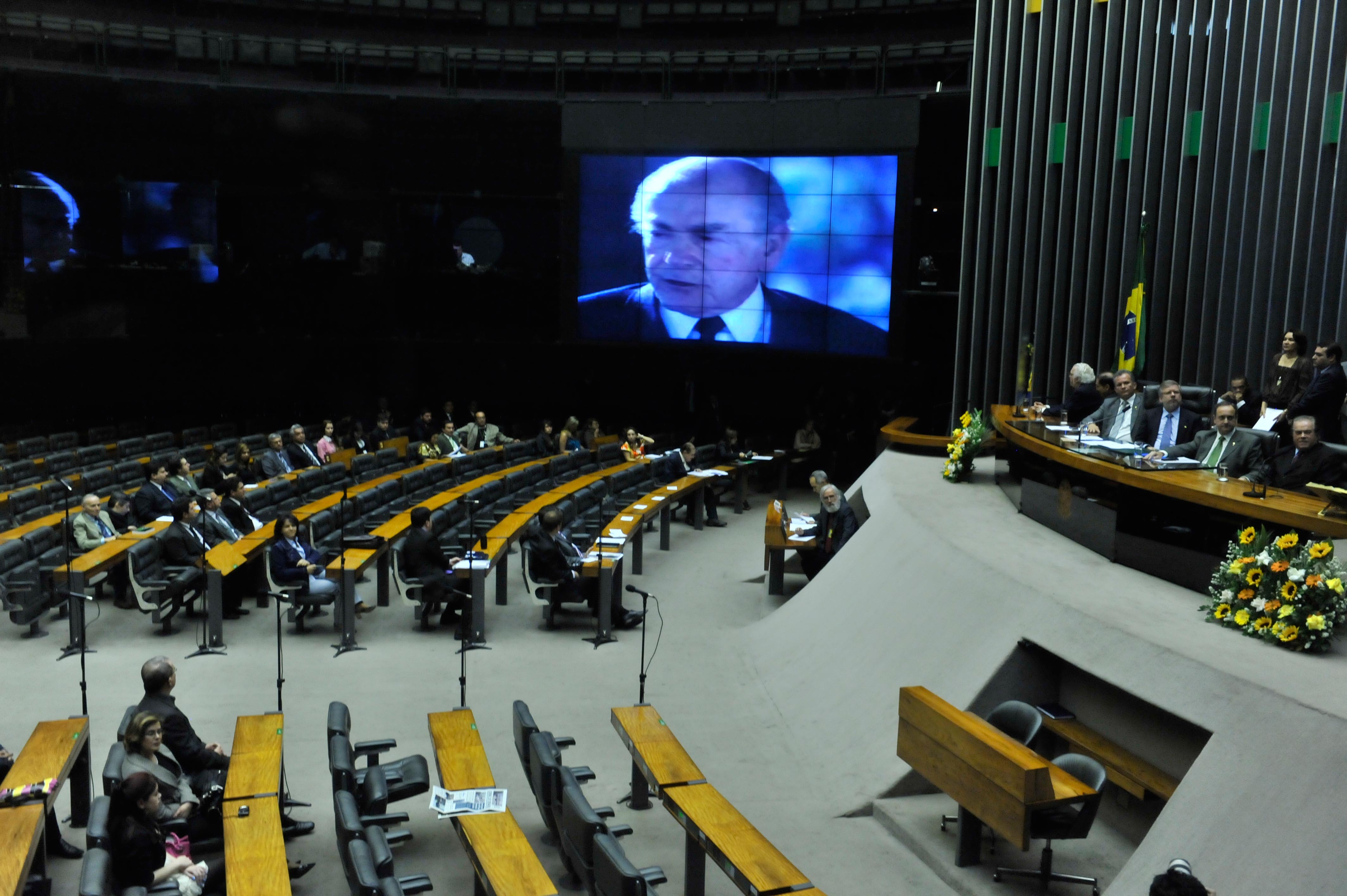 Presidente da Câmara presta homenagem aos 50 anos da Campanha da Legalidade
