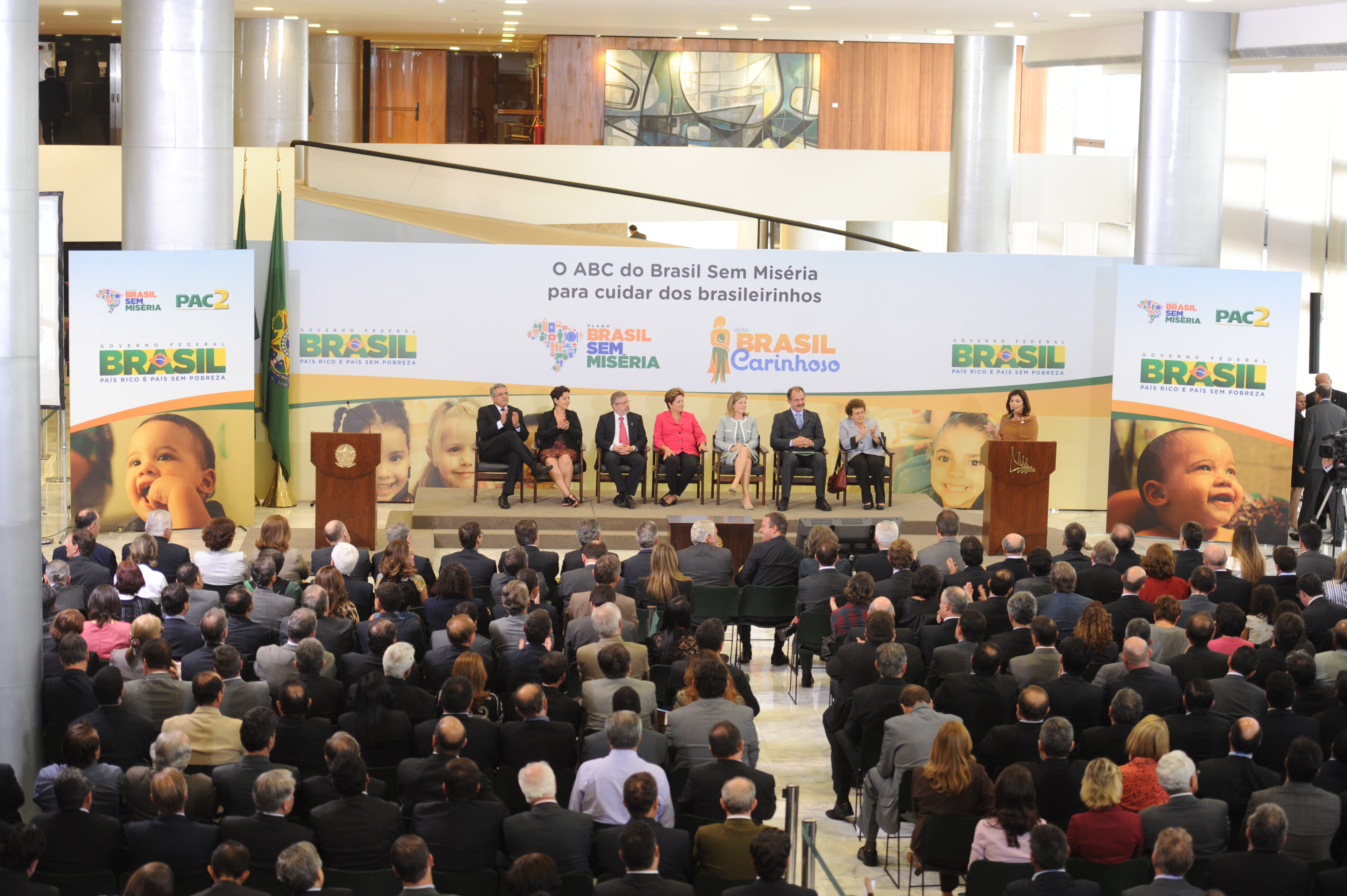 Presidente da Câmara prestigia lançamento da Ação Brasil Carinhoso