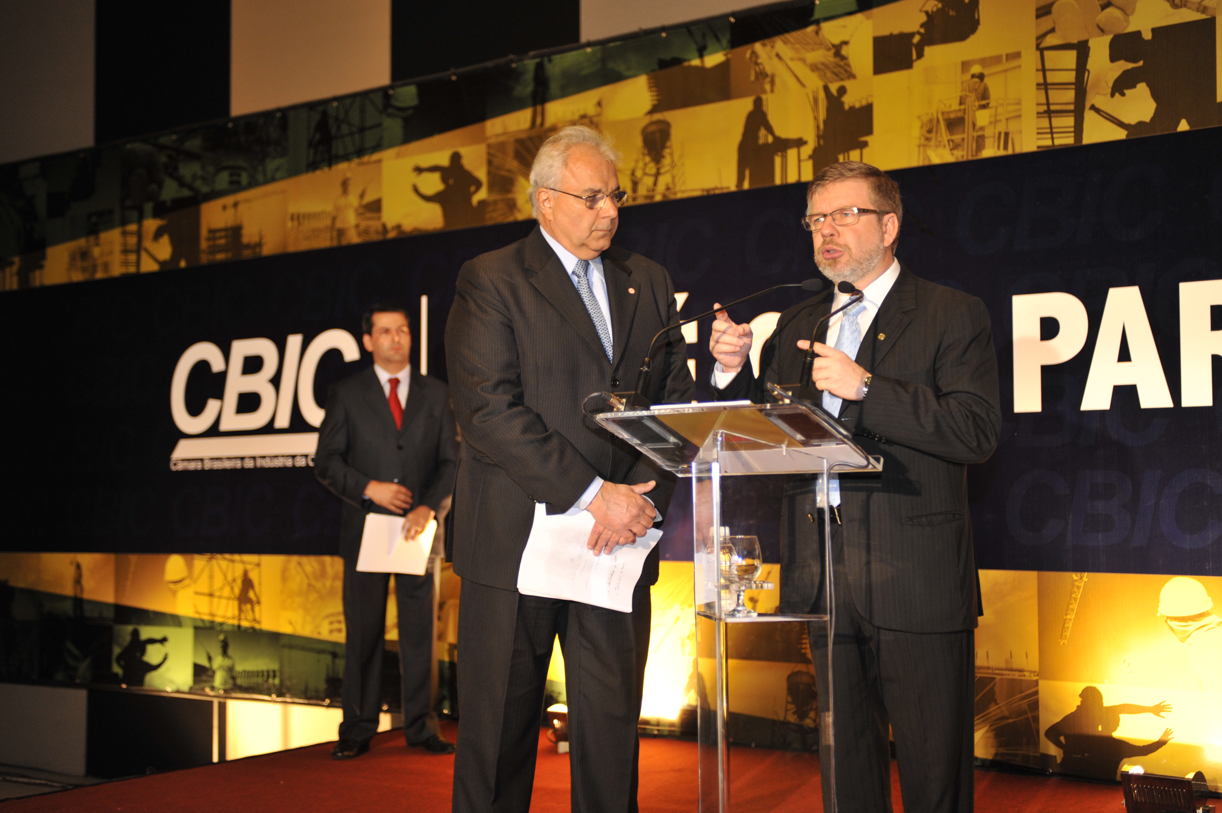 Presidente da Câmara recebe propostas do setor de Construção Civil