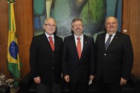 Presidente do TRT-RS e secretário da ANAMATRA entregam projeto para criação de 17 novas Varas do Trabalho no RS ao Presidente Marco Maia