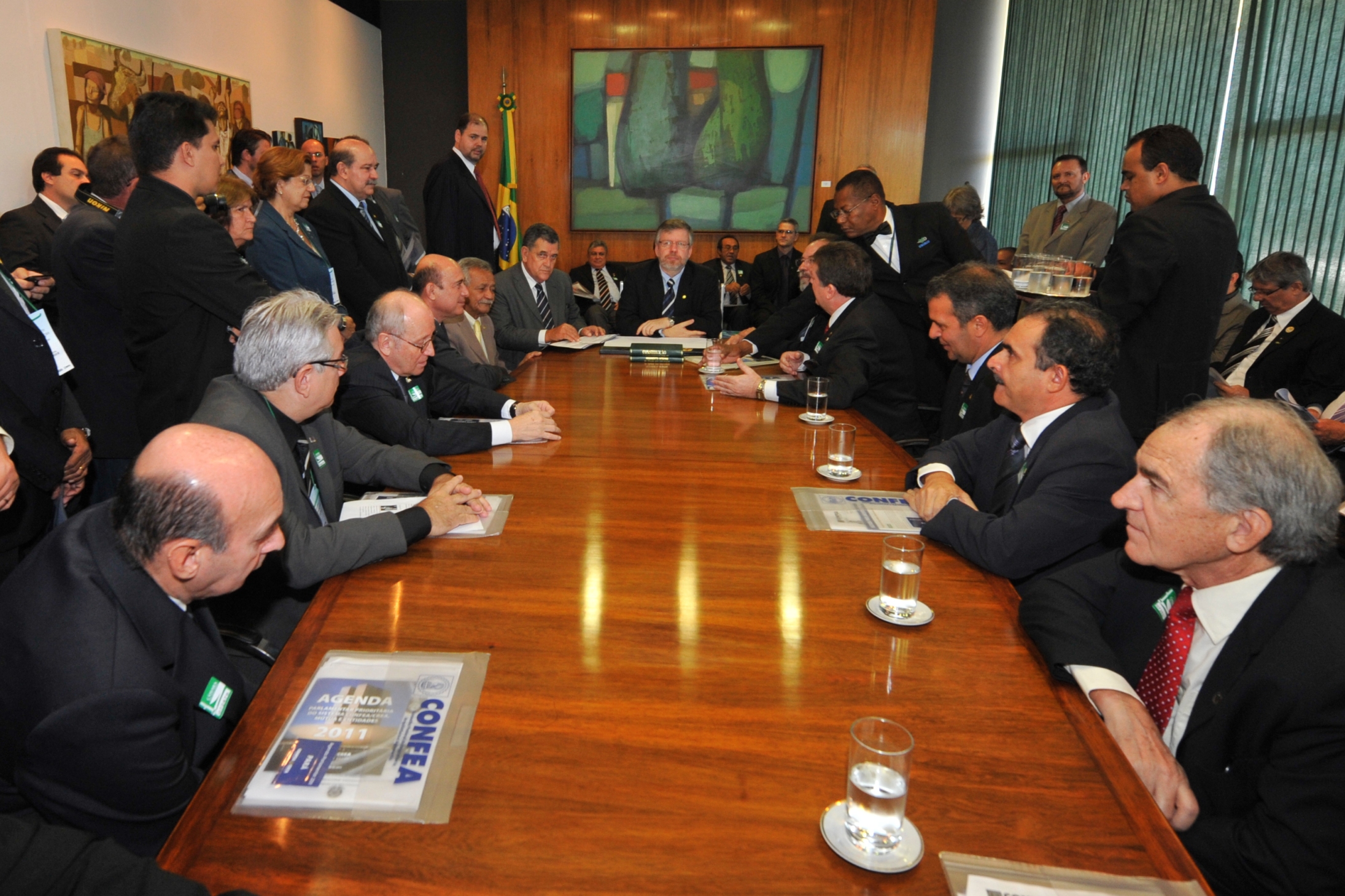 Presidente Marco Maia recebe agenda parlamentar do Sistema Confea-Crea
