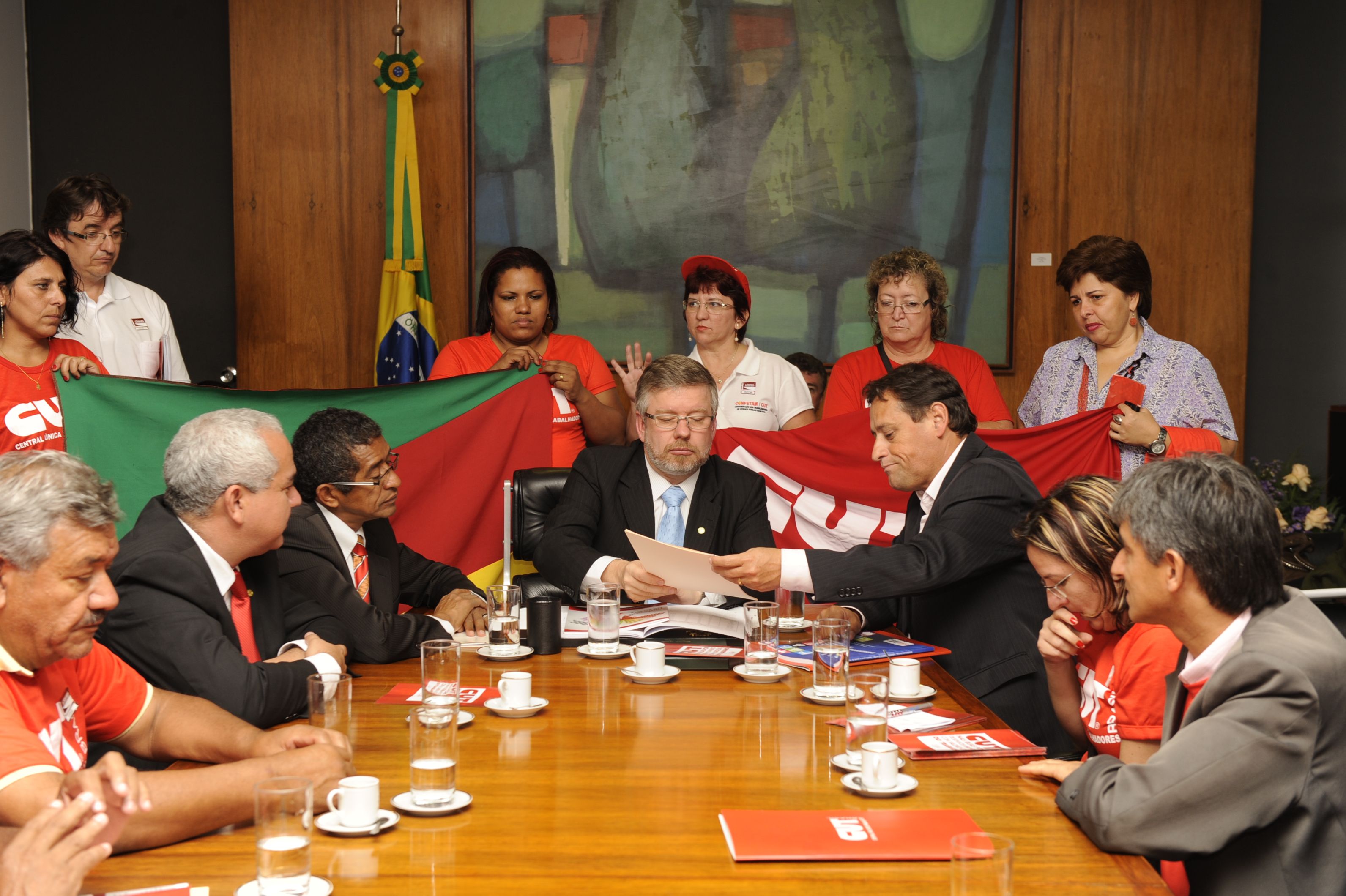 Presidente recebe dirigentes da Central Única dos Trabalhadores