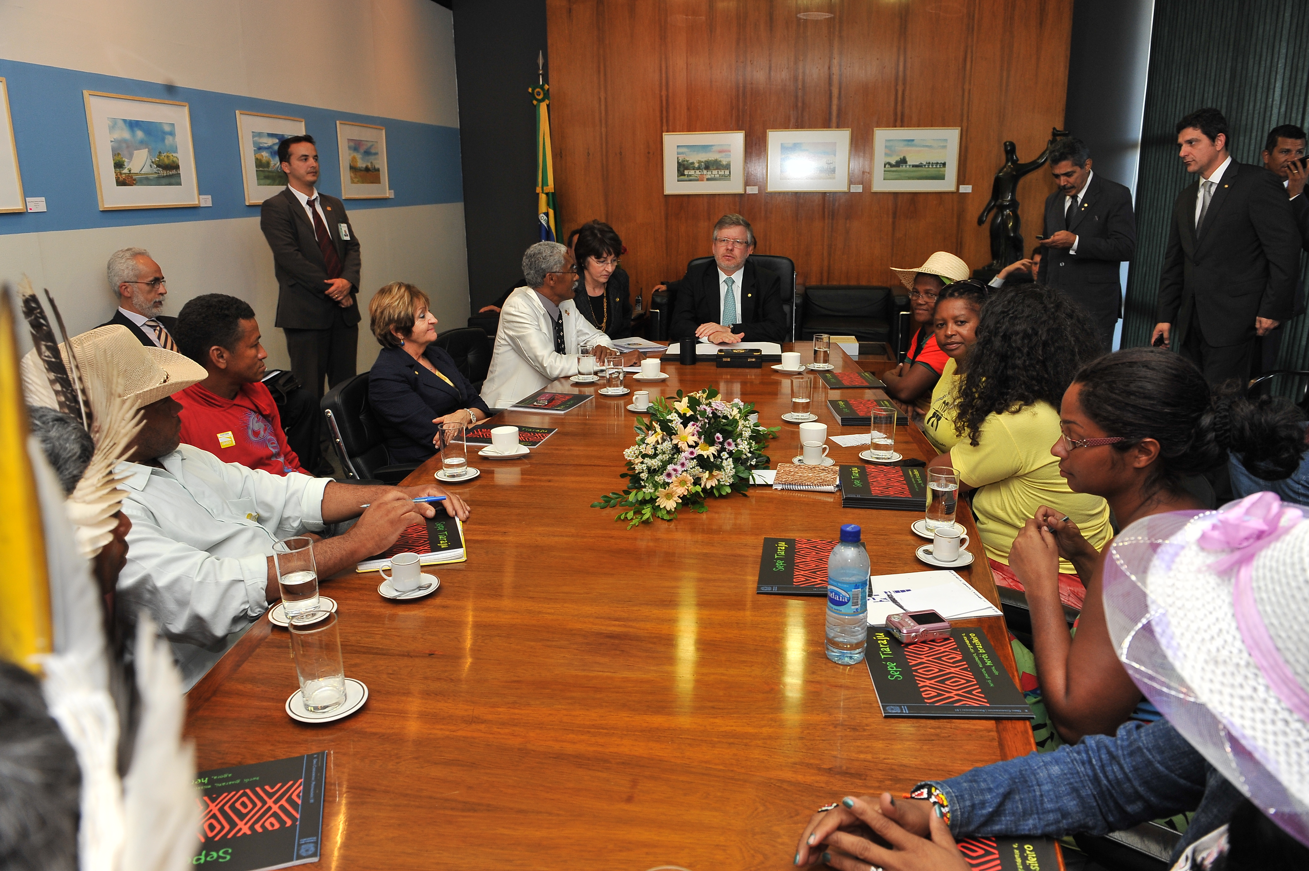 Quilombolas e indígenas são recebidos pelo presidente Marco Maia