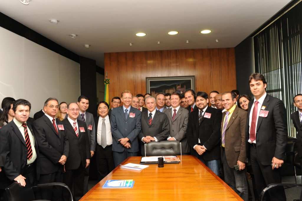 Bancada evangélica reúne-se com Temer