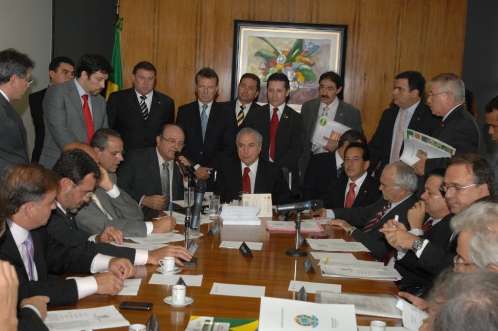 Líderes propõem adiar mudanças na Constituição 