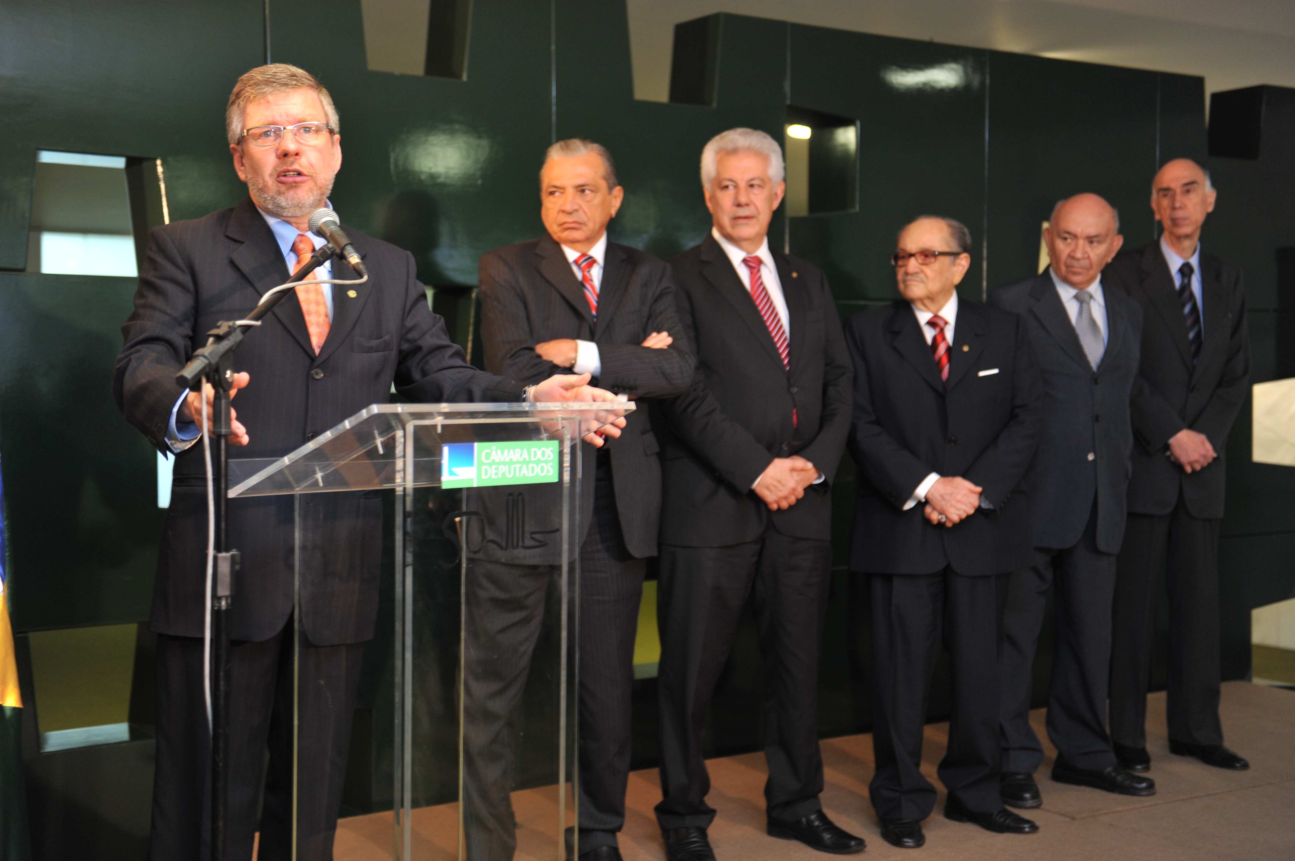 Marco Maia reinaugura Galeria de Presidentes da Câmara