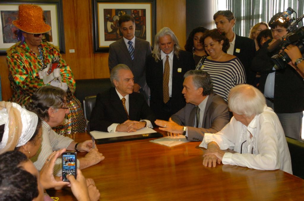 Projeto da nova lei de incentivo à Cultura é entregue a Michel Temer