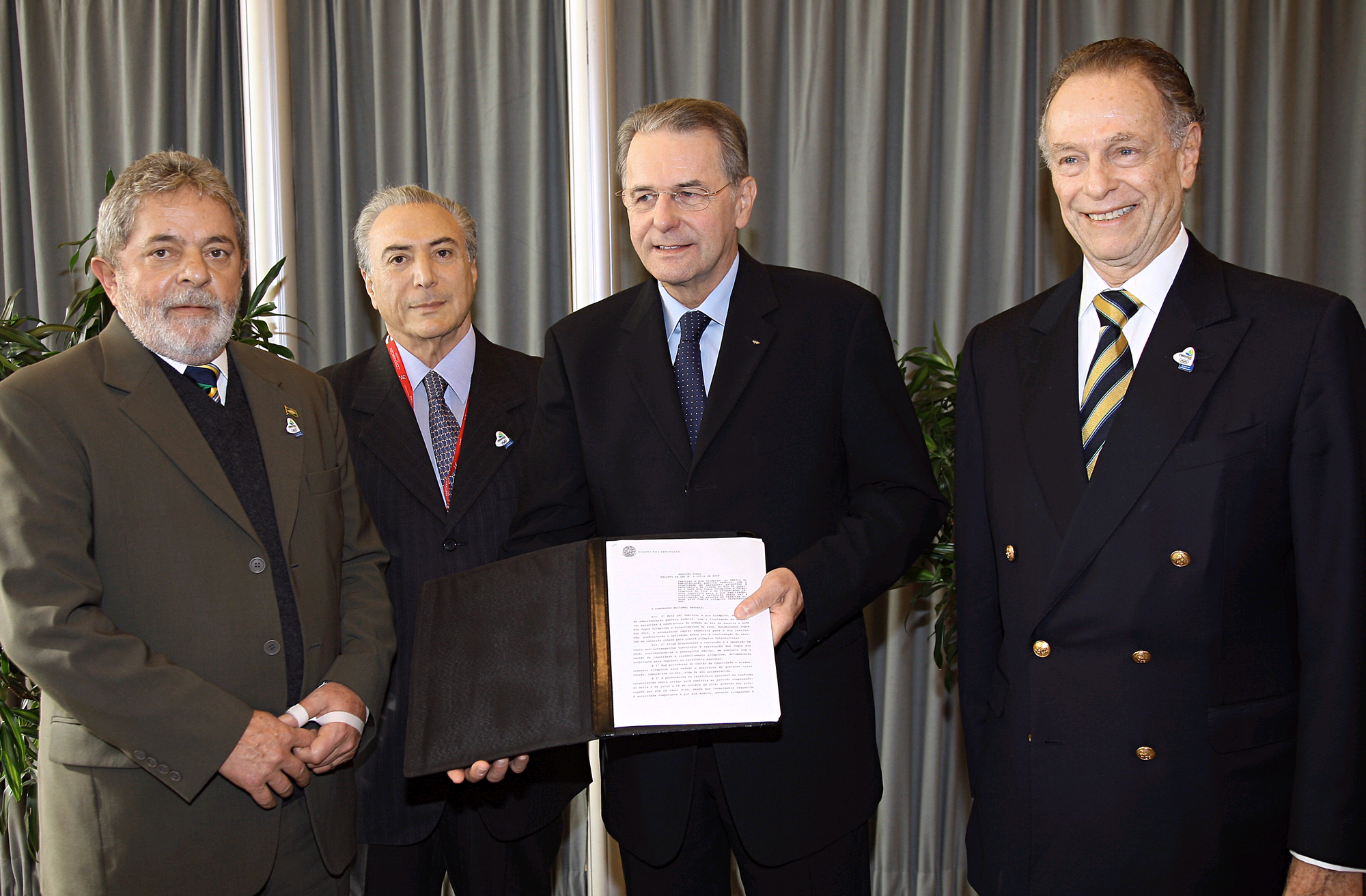 Temer e Lula entregam Ato Olímpico dos Jogos Rio 2016 ao COI