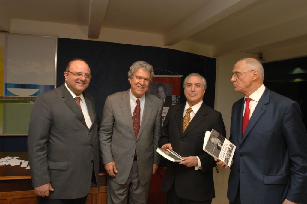 Temer participa de lançamento de livro do Senador Hélio Costa