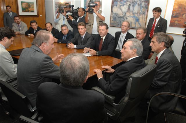 Temer vai sugerir aos líderes votação da EC 29