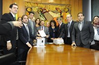 Presidente em exercício cria comissão especial para analisar proposta de combate à corrupção