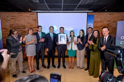 Bancada da Educação homenageia Hugo Motta por avanços no setor em 2025