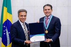 Hugo Motta é homenageado por associação de tribunais de contas