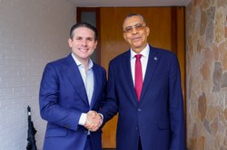Hugo Motta recebe chanceler de Cabo Verde 